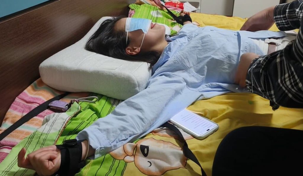 挠痒-刚结婚不久的漂亮女友