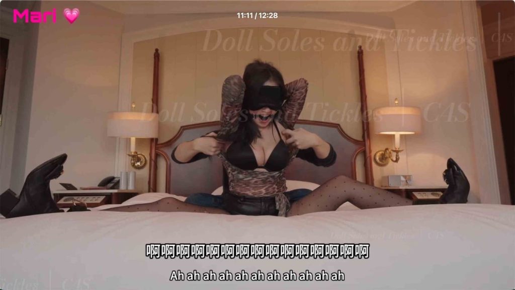 【丝袜美脚的彻底崩溃-两部合集】DollSolesAndTickles – Stocked Feet First… Then Total Breakdown
