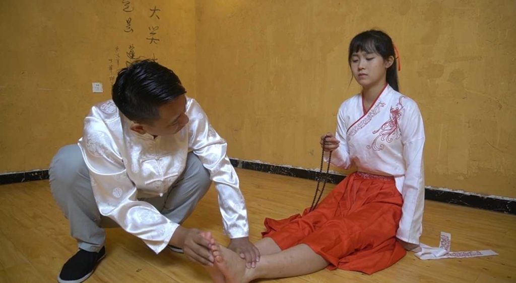 【一绳有你】订拍 女师傅被点穴控制玩脚